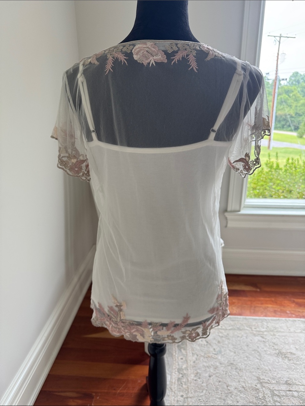 Sheer Blouse with separate cami - Picture 5 of 7